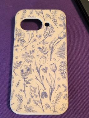 Pela Eco-Friendly Phone Case – Excellent Condition